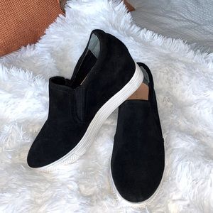 Carlson Black Suede Size 6 1/2 Shoe